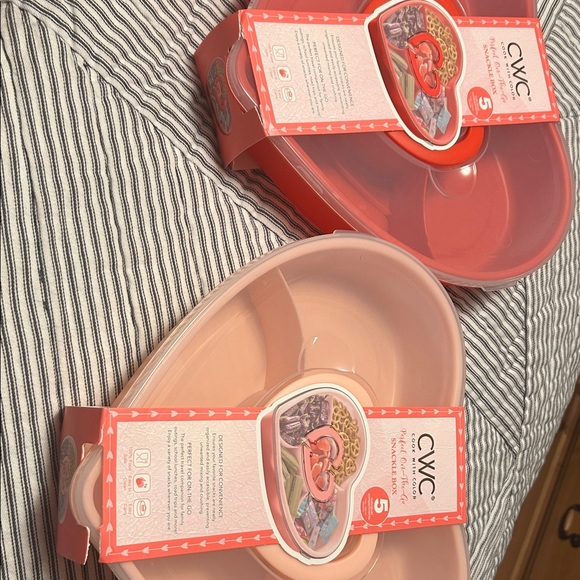 CWC Heart-Shaped Snackle Box - Picture 2 of 13
